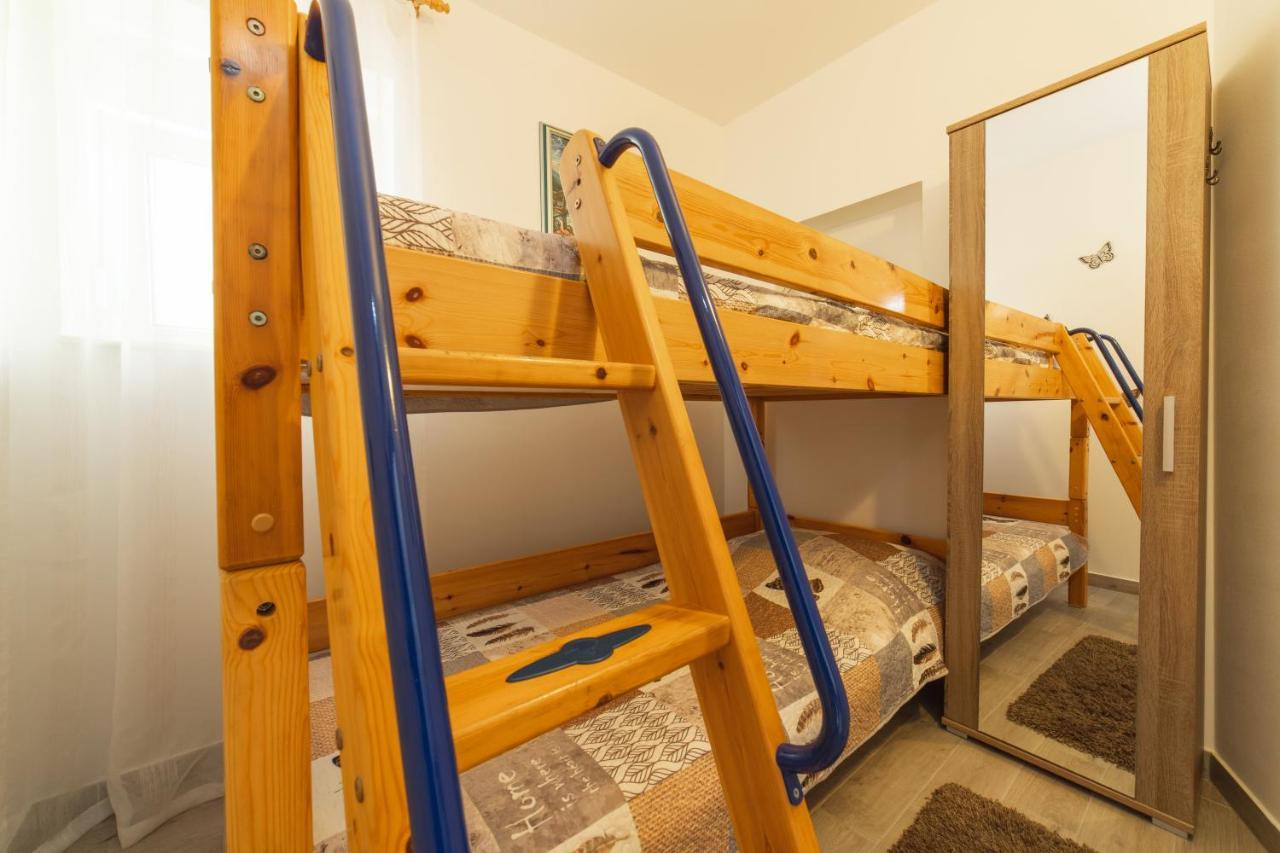 Mira Apartament *